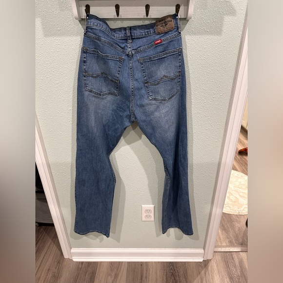 Wrangler Men's Relaxed Fit Blue Jeans - Picture 2 of 5